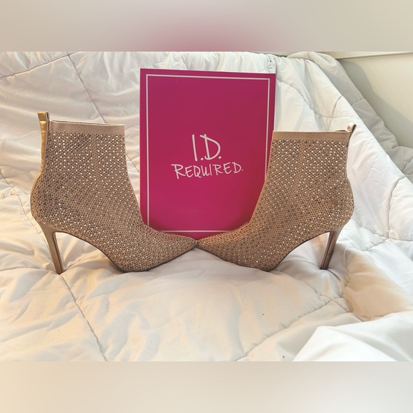 Sparkly Light Pink Heeled Booties! Size 8.5. - Picture 4 of 6